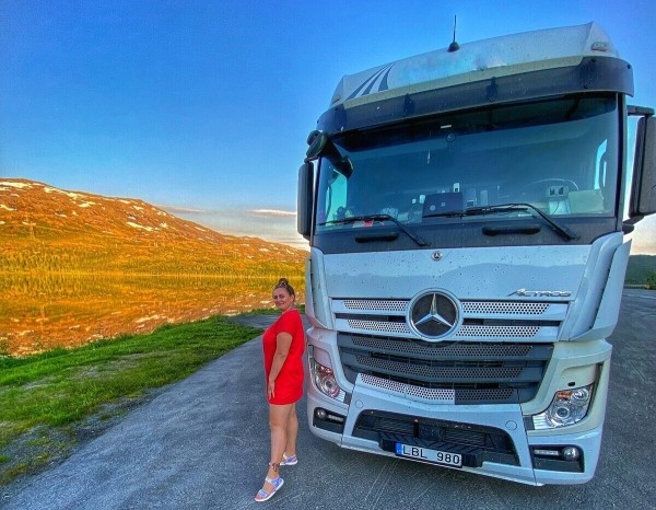 «После такой работы многие разводятся». Белоруска ушла в дальнобой вслед за мужем «После такой работы многие разводятся». Белоруска ушла в дальнобой вслед за мужем