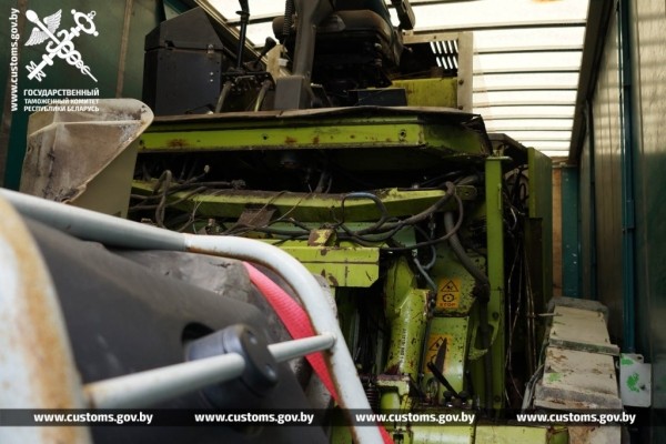 Цену занизили в четыре раза. Комбайн и автопоезд из Литвы задержали в «Козловичах» Цену занизили в четыре раза. Комбайн и автопоезд из Литвы задержали в «Козловичах»