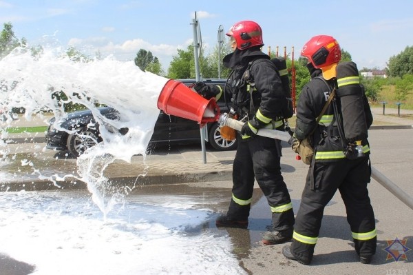 В Бресте сотрудники МЧС отработали тактико-специальное занятие «Организация тушения пожаров на АЗС» В Бресте сотрудники МЧС отработали тактико-специальное занятие «Организация тушения пожаров на АЗС»