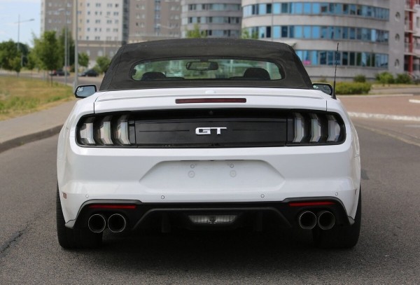 «Геометрия не пострадала, безопасность — целая». Белорус привёз из Америки 466-сильный Ford Mustang GT