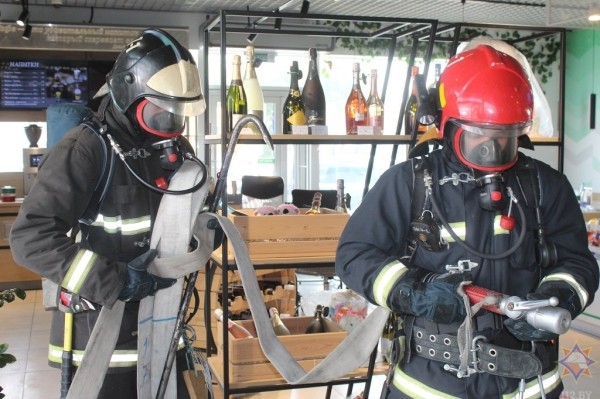 В Бресте сотрудники МЧС отработали тактико-специальное занятие «Организация тушения пожаров на АЗС» В Бресте сотрудники МЧС отработали тактико-специальное занятие «Организация тушения пожаров на АЗС»