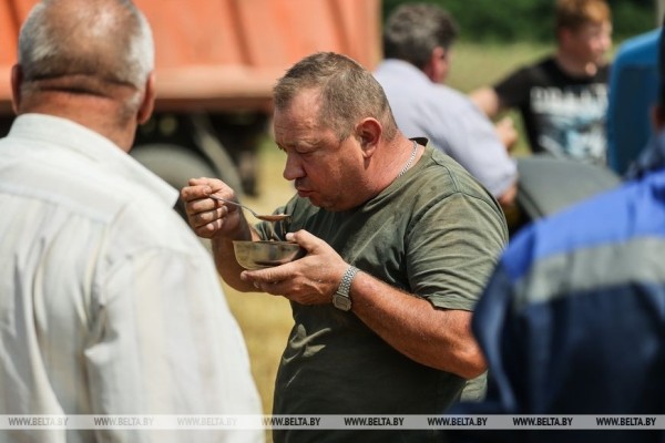 «Стараемся на деле проявлять заботу о людях», или Как в Кобринском районе начали жатву «Стараемся на деле проявлять заботу о людях», или Как в Кобринском районе начали жатву
