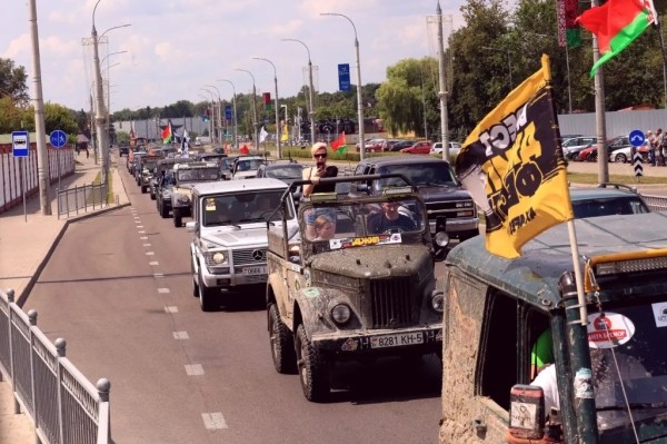 Парадом внедорожников и ретромобилей от Брестской крепости стартовал «БрестДжипФест 2023». Фоторепортаж Парадом внедорожников и ретромобилей от Брестской крепости стартовал «БрестДжипФест 2023». Фоторепортаж