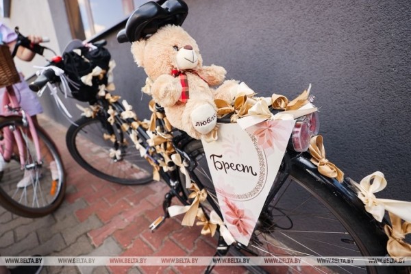 Велопарад на шпильках стал украшением Дня города Бреста Велопарад на шпильках стал украшением Дня города Бреста