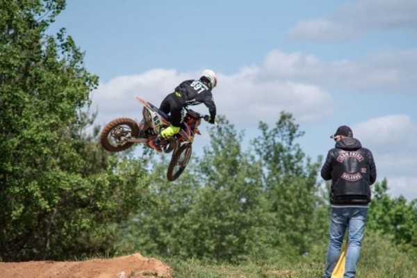 Парень из Кобрина занял I место на чемпионате России по суперкроссу Парень из Кобрина занял I место на чемпионате России по суперкроссу