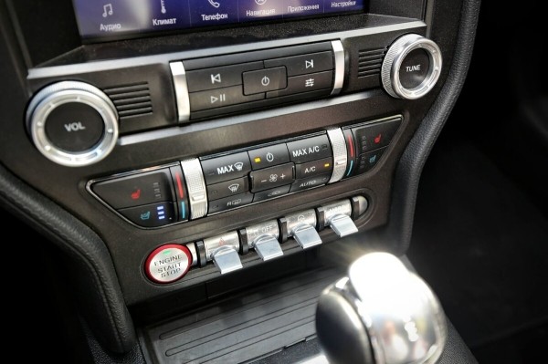 «Геометрия не пострадала, безопасность — целая». Белорус привёз из Америки 466-сильный Ford Mustang GT