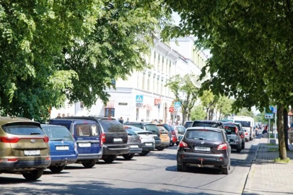Всем ли тачкам хватает «карманов»? Как решается в Бресте проблема парковок Всем ли тачкам хватает «карманов»? Как решается в Бресте проблема парковок