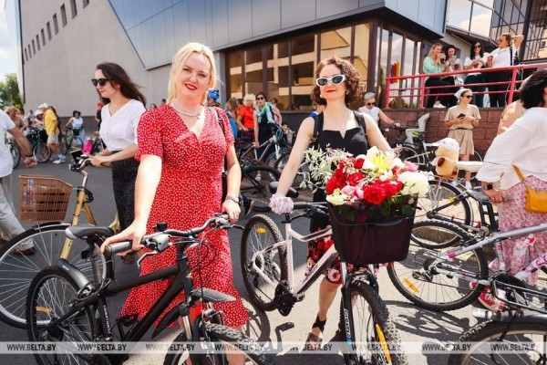 Велопарад на шпильках стал украшением Дня города Бреста Велопарад на шпильках стал украшением Дня города Бреста