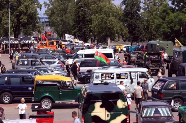 Парадом внедорожников и ретромобилей от Брестской крепости стартовал «БрестДжипФест 2023». Фоторепортаж Парадом внедорожников и ретромобилей от Брестской крепости стартовал «БрестДжипФест 2023». Фоторепортаж