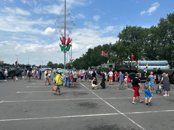 Брест отмечает День Независимости Брест отмечает День Независимости