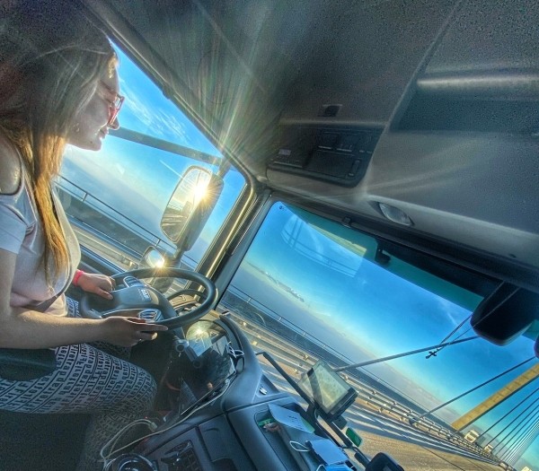 «После такой работы многие разводятся». Белоруска ушла в дальнобой вслед за мужем «После такой работы многие разводятся». Белоруска ушла в дальнобой вслед за мужем