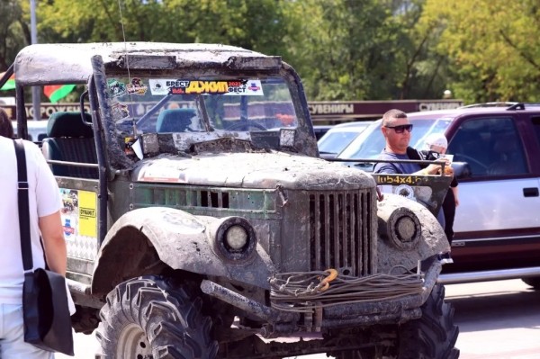 Парадом внедорожников и ретромобилей от Брестской крепости стартовал «БрестДжипФест 2023». Фоторепортаж Парадом внедорожников и ретромобилей от Брестской крепости стартовал «БрестДжипФест 2023». Фоторепортаж