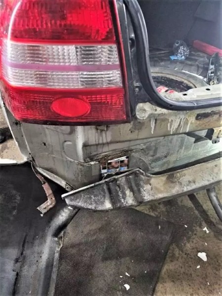 Белорус нашпиговал Kia Shuma сигаретами и поехал через границу, но его план провалился Белорус нашпиговал Kia Shuma сигаретами и поехал через границу, но его план провалился