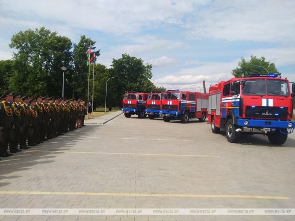 Пять новых пожарных автоцистерн переданы в гарнизоны МЧС Брестской области Пять новых пожарных автоцистерн переданы в гарнизоны МЧС Брестской области