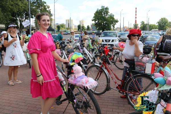 Велопарад на шпильках стал украшением Дня города Бреста Велопарад на шпильках стал украшением Дня города Бреста