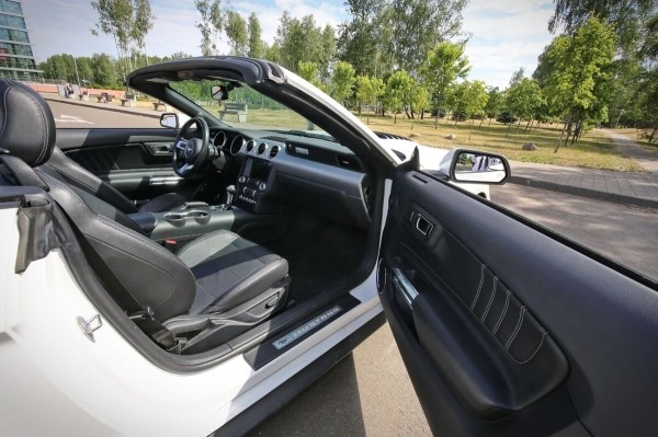 «Геометрия не пострадала, безопасность — целая». Белорус привёз из Америки 466-сильный Ford Mustang GT