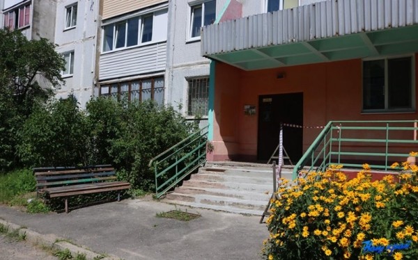 «Из дому выйти не могу». У жительницы Барановичей разрушилась лестница в подъезд «Из дому выйти не могу». У жительницы Барановичей разрушилась лестница в подъезд