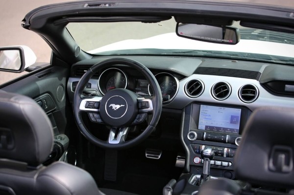 «Геометрия не пострадала, безопасность — целая». Белорус привёз из Америки 466-сильный Ford Mustang GT