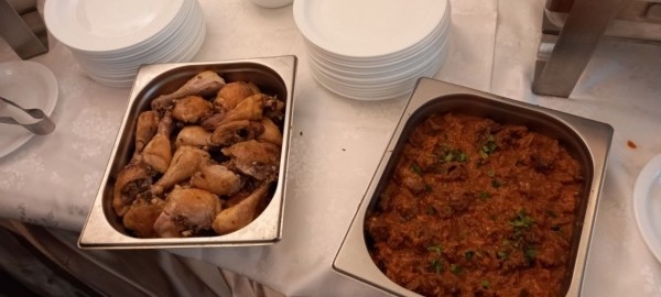 Нагрянули на обед в ресторан гостиницы «Интурист» и посмотрели, чем кормят участников II Игр стран СНГ