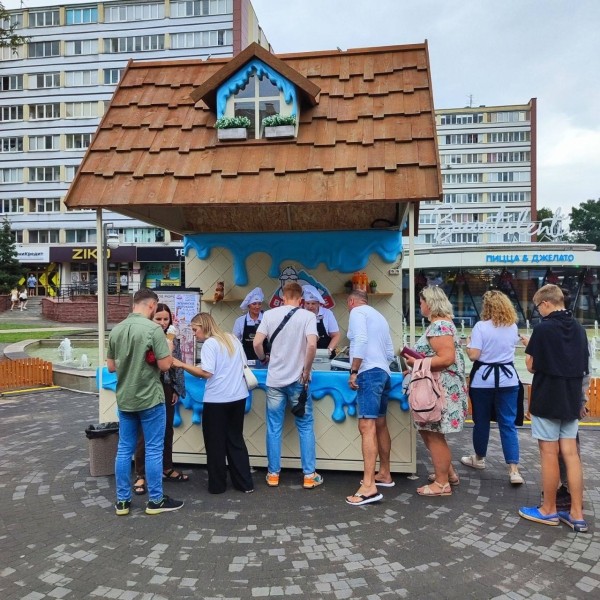 Такая атмосфера сейчас царит на брестском Арбате - улице Советской Такая атмосфера сейчас царит на брестском Арбате - улице Советской
