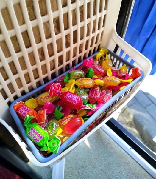 «Ущипните меня, я точно в маршрутке?» В соцсетях завирусился водитель, который раздает конфеты и знает пассажиров по именам «Ущипните меня, я точно в маршрутке?» В соцсетях завирусился водитель, который раздает конфеты и знает пассажиров по именам