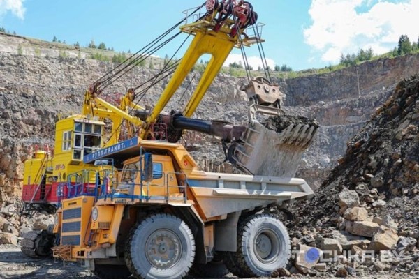 На БелАЗе к водопадам: чем развлекает туристов карьер в Микашевичах На БелАЗе к водопадам: чем развлекает туристов карьер в Микашевичах