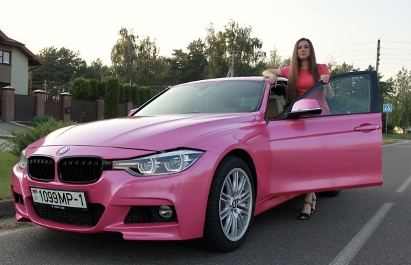 «Желающих купить эту машину предостаточно!» Девушка на розовом BMW F30 рассекает по улицам Бреста. Кто она такая? «Желающих купить эту машину предостаточно!» Девушка на розовом BMW F30 рассекает по улицам Бреста. Кто она такая?
