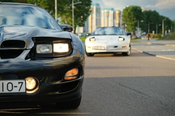 Показываем два редких Pontiac Firebird, которые есть в Беларуси Показываем два редких Pontiac Firebird, которые есть в Беларуси