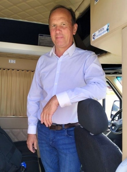 «Ущипните меня, я точно в маршрутке?» В соцсетях завирусился водитель, который раздает конфеты и знает пассажиров по именам «Ущипните меня, я точно в маршрутке?» В соцсетях завирусился водитель, который раздает конфеты и знает пассажиров по именам