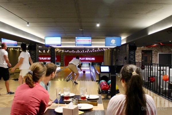 Наслаждайся вкусной кухней и играй в боулинг! На Советской в центре Бреста открылось новое кафе «David Bowley». Бронь столиков и дорожек Наслаждайся вкусной кухней и играй в боулинг! На Советской в центре Бреста открылось новое кафе «David Bowley». Бронь столиков и дорожек