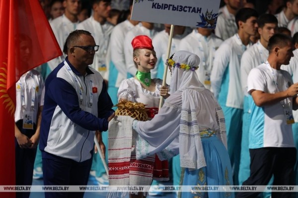 Зажигательные танцы и спортивное братство. В Бресте драйвово открыли турнир по гандболу Зажигательные танцы и спортивное братство. В Бресте драйвово открыли турнир по гандболу