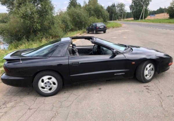 Показываем два редких Pontiac Firebird, которые есть в Беларуси Показываем два редких Pontiac Firebird, которые есть в Беларуси