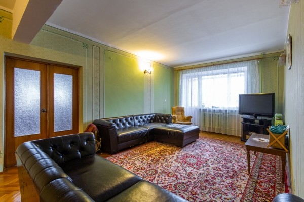 800 «квадратов» на одну семью. Побывали в домах, которые в 90-е строили на широкую ногу 800 «квадратов» на одну семью. Побывали в домах, которые в 90-е строили на широкую ногу