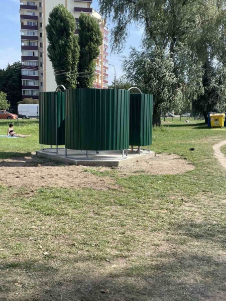 В Бресте на центральном городском пляже установлены три новые кабины для переодевания В Бресте на центральном городском пляже установлены три новые кабины для переодевания