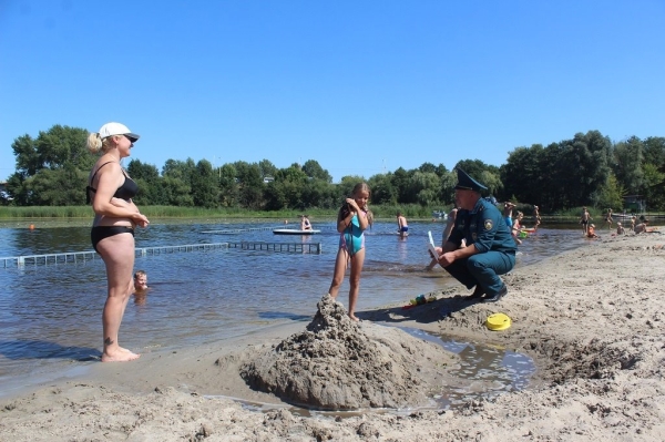 Спасатели совместно с милицией посетили пляж на ул. Махновича в Бресте Спасатели совместно с милицией посетили пляж на ул. Махновича в Бресте