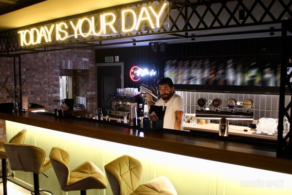 Наслаждайся вкусной кухней и играй в боулинг! На Советской в центре Бреста открылось новое кафе «David Bowley». Бронь столиков и дорожек Наслаждайся вкусной кухней и играй в боулинг! На Советской в центре Бреста открылось новое кафе «David Bowley». Бронь столиков и дорожек