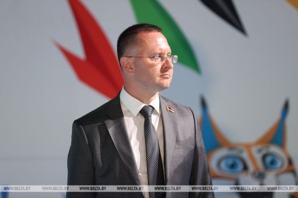 Зажигательные танцы и спортивное братство. В Бресте драйвово открыли турнир по гандболу Зажигательные танцы и спортивное братство. В Бресте драйвово открыли турнир по гандболу