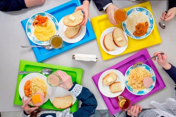 Никакого фастфуда, но со шведским столом – в школах снова меняют формат питания Никакого фастфуда, но со шведским столом – в школах снова меняют формат питания