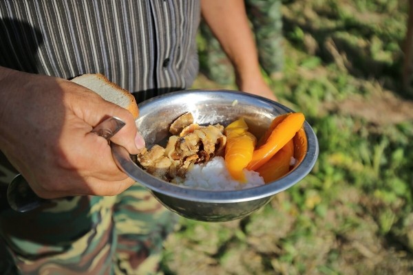 Водитель самого крутого комбайна в Беларуси: «За 1 000 рублей в поле точно бы не работал!» Водитель самого крутого комбайна в Беларуси: «За 1 000 рублей в поле точно бы не работал!»