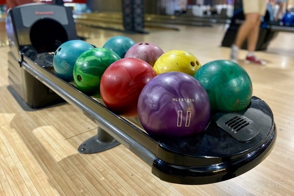 Наслаждайся вкусной кухней и играй в боулинг! На Советской в центре Бреста открылось новое кафе «David Bowley». Бронь столиков и дорожек Наслаждайся вкусной кухней и играй в боулинг! На Советской в центре Бреста открылось новое кафе «David Bowley». Бронь столиков и дорожек