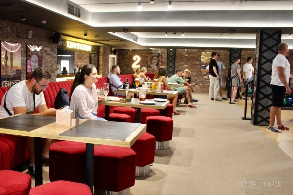 Наслаждайся вкусной кухней и играй в боулинг! На Советской в центре Бреста открылось новое кафе «David Bowley». Бронь столиков и дорожек Наслаждайся вкусной кухней и играй в боулинг! На Советской в центре Бреста открылось новое кафе «David Bowley». Бронь столиков и дорожек