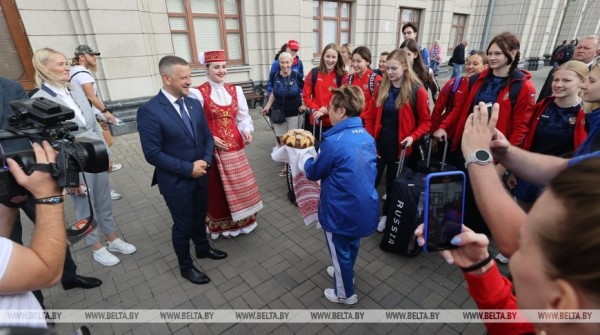 «Приятно до слез». Сборную России по плаванию душевно встретили в Бресте «Приятно до слез». Сборную России по плаванию душевно встретили в Бресте