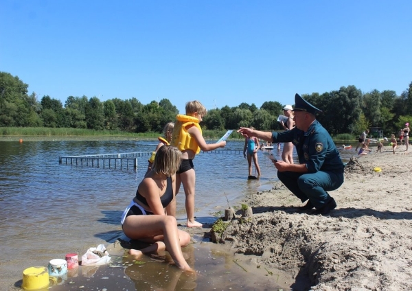 Спасатели совместно с милицией посетили пляж на ул. Махновича в Бресте Спасатели совместно с милицией посетили пляж на ул. Махновича в Бресте