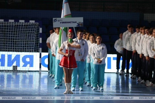 Зажигательные танцы и спортивное братство. В Бресте драйвово открыли турнир по гандболу Зажигательные танцы и спортивное братство. В Бресте драйвово открыли турнир по гандболу