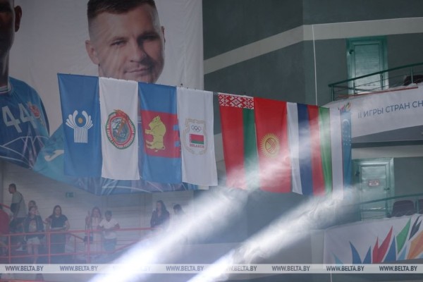 Зажигательные танцы и спортивное братство. В Бресте драйвово открыли турнир по гандболу Зажигательные танцы и спортивное братство. В Бресте драйвово открыли турнир по гандболу