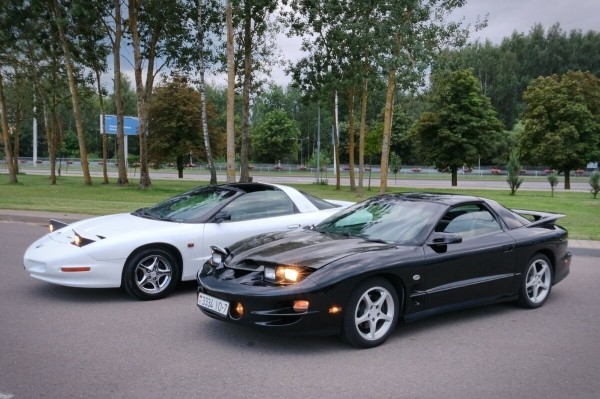 Показываем два редких Pontiac Firebird, которые есть в Беларуси Показываем два редких Pontiac Firebird, которые есть в Беларуси