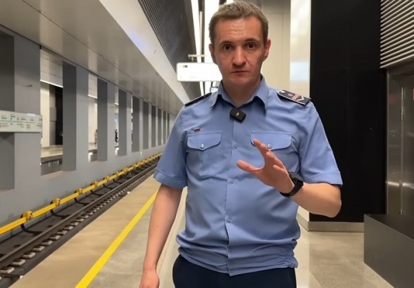 Машинист рассказал, как выжить в метро после падения на путь Машинист рассказал, как выжить в метро после падения на путь