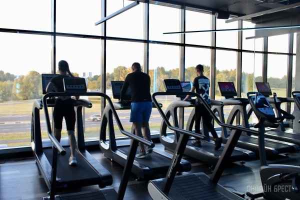 «GYM Express» на Варшавском шоссе - первый круглосуточный фитнес-клуб в Бресте. Высокотехнологичные тренажеры, финская сауна, бесплатная экскурсия, неоновый интерьер «GYM Express» на Варшавском шоссе - первый круглосуточный фитнес-клуб в Бресте. Высокотехнологичные тренажеры, финская сауна, бесплатная экскурсия, неоновый интерьер