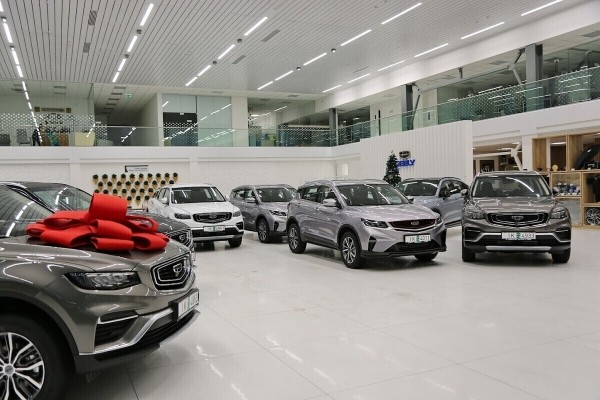 Белорус о сервисе Geely: «Через 10 дней получил не машину, а раскраску». Дилер: «Ремонт был сделан качественно в полном объёме» Белорус о сервисе Geely: «Через 10 дней получил не машину, а раскраску». Дилер: «Ремонт был сделан качественно в полном объёме»