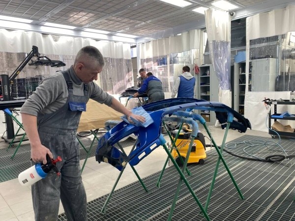 Белорус о сервисе Geely: «Через 10 дней получил не машину, а раскраску». Дилер: «Ремонт был сделан качественно в полном объёме» Белорус о сервисе Geely: «Через 10 дней получил не машину, а раскраску». Дилер: «Ремонт был сделан качественно в полном объёме»